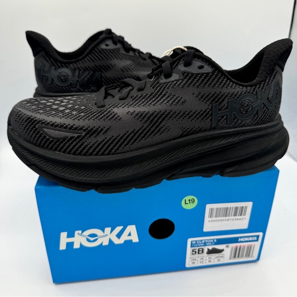 NWT Hoka Clifton 9 Women’s Running Shoes All Black Hoka one one NEW - Picture 3 of 14